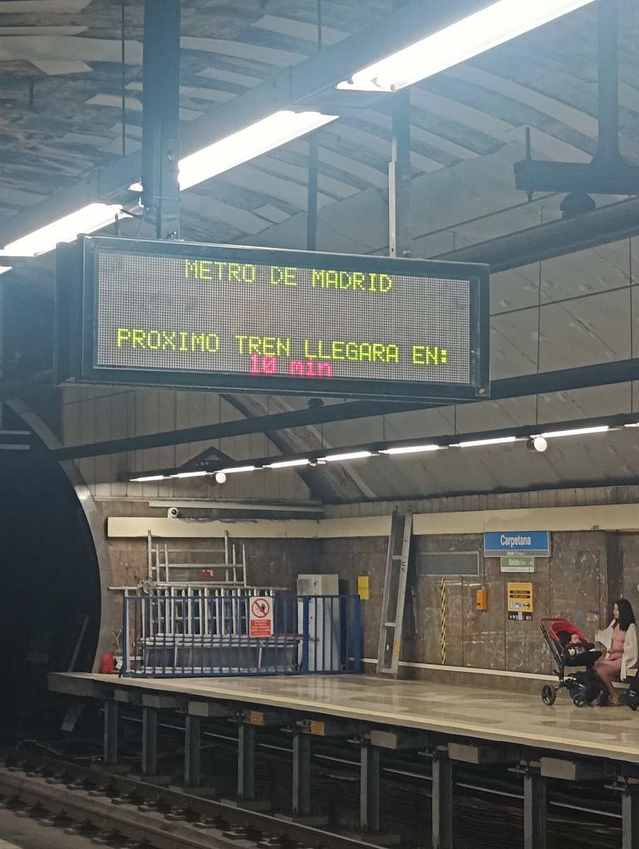 LadyVeggie's tweet photo. @metro_madrid pero y esto es normal? L6 Andén 2 Carpetana.
Que yo entiendo que mucha gente esté de vacaciones pero también hay mucha gente que sigue yendo a trabajar... 
Es una vergüenza y una falta de respeto para los que nos quedamos 🫪 https://t.co/Fn1gRJCf6K