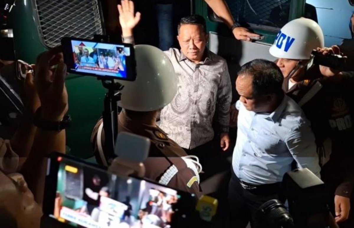 tradingans's tweet photo. VIRAL NEWS
Eks #Jampidsus Febrie Adriansyah
Akan Ajukan Dua Permohonan Praperadilan
Pihaknya berencana menempuh langkah #hukum lanjutan.
--
#jampidsus #febrie #ardiyansah https://t.co/zVLLKX9pgB