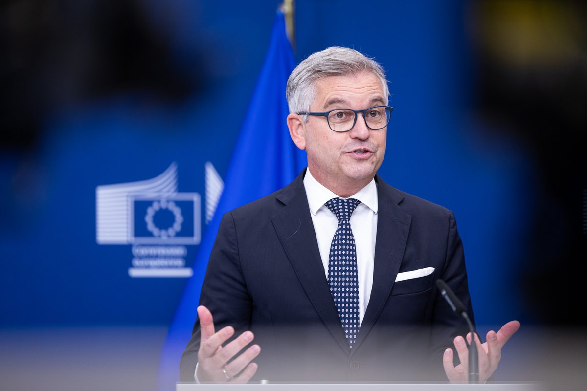 euidanmark's tweet photo. Kl. 10:00 afholder EU's indenrigsministre møde for at drøfte den aktuelle udvikling i Ceuta.

Kl. 13:00 afholder kommissæren for indre anliggender og migration @magnusbrunner pressekonference. Følg med via EBS her: https://t.co/Y5fKCpqag5

#eudk https://t.co/Xp961OdOJ1