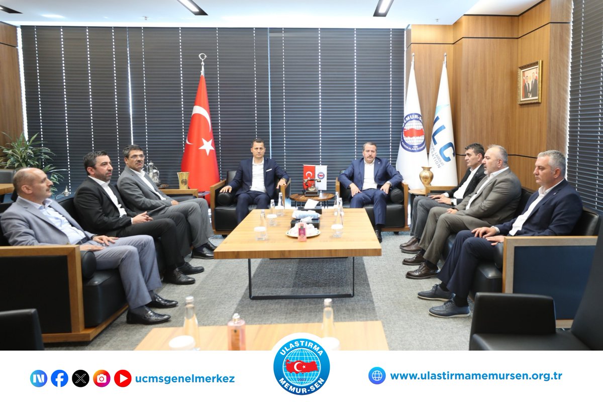 UCMSGenelMerkez's tweet photo. 📍 Memur-Sen Genel Başkanımız Sayın Ali Yalçın'a Ziyaret 

Genel Başkanımız Dr. Kenan Çalışkan ve Genel Merkez Yönetim Kurulumuz, muhterem babasını Hakk'a uğurlayan Memur-Sen Genel Başkanımız Sayın Ali Yalçın'ı ziyaret ederek taziyelerini ilettiler. Ziyarette, sendikal gündeme ilişkin değerlendirme ve istişarelerde de bulunuldu.

Merhuma Cenâb-ı Allah'tan bir kez daha rahmet; başta Sayın Ali Yalçın başkanımız olmak üzere ailesine, yakınlarına ve sevenlerine sabr-ı cemil ve başsağlığı diliyoruz.

Mekânı cennet, makamı âli olsun.