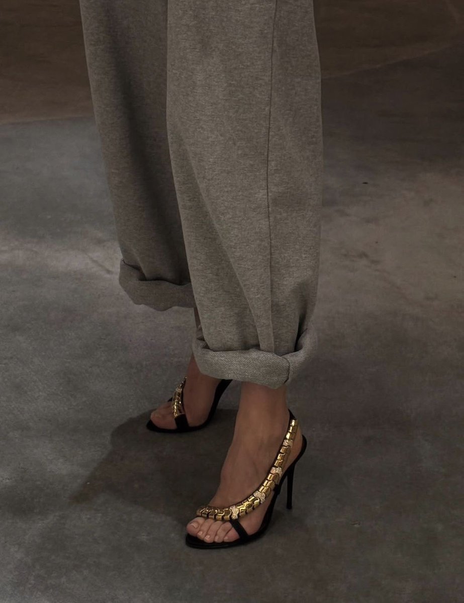 softblurss's tweet photo. Giuseppe Zanotti https://t.co/B8tE7w9jUW