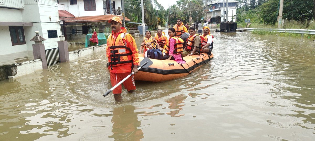 04NDRF's tweet photo. On 03.08.2026, Teams of 04 Bn NDRF evacuated 538 persons to safe places from various flood-affected areas of Kottayam, Alappuzha &amp; Pathanamthitta, Kerala.
Rescue operations continue.
#NDRF4U #SavingLivesAndBeyond #KeralaFloods #KSDMA https://t.co/AabnBNul4E
