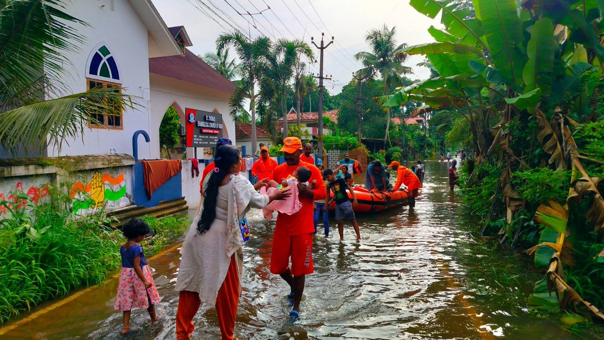 04NDRF's tweet photo. On 03.08.2026, Teams of 04 Bn NDRF evacuated 538 persons to safe places from various flood-affected areas of Kottayam, Alappuzha &amp; Pathanamthitta, Kerala.
Rescue operations continue.
#NDRF4U #SavingLivesAndBeyond #KeralaFloods #KSDMA https://t.co/AabnBNul4E