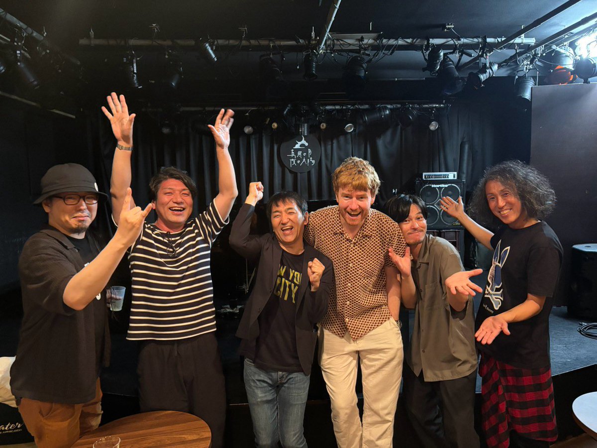 anyjoyjp's tweet photo. Any Joy?日本ツアー完走いたしました🎉
ファイナルは真昼の月 夜の太陽にて!
スタッフさん、共演者の皆さん、サポートメンバー、お客様、全ての方々に心より感謝いたします。
最後の力を振り絞ったライブ。無茶苦茶楽しい夜だった。次はUKツアー🇬🇧
少しだけ休んで、また再び頑張ります!
#AnyJoy https://t.co/ht64pK8oXj