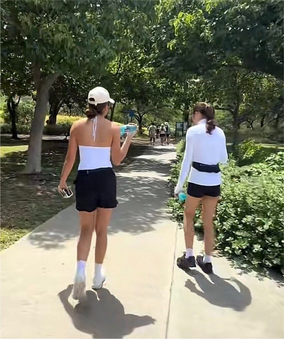aiahmityy's tweet photo. “Jho, ano susuotin mo? Babagayan ko.” https://t.co/mMyvzCedZy