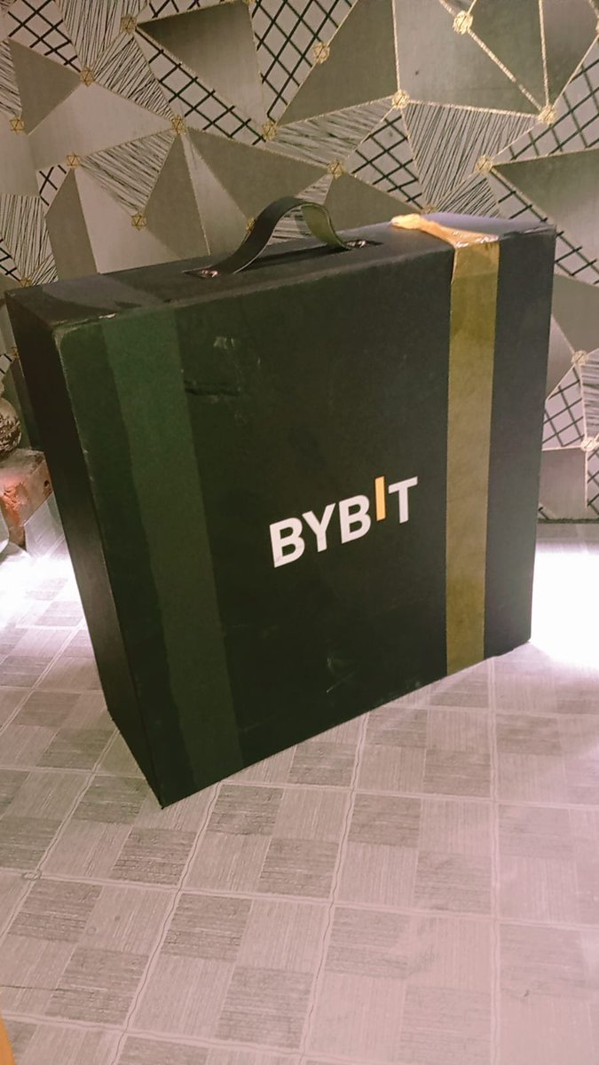 TayyabaNadeem16's tweet photo. Yesterday I rcvd merch box from bybit exchange.
Thank you team bybit @Bybit_Official @PakistanBybit #bybit #bybitpakistan #drcrypto https://t.co/uGc9XZ49M7