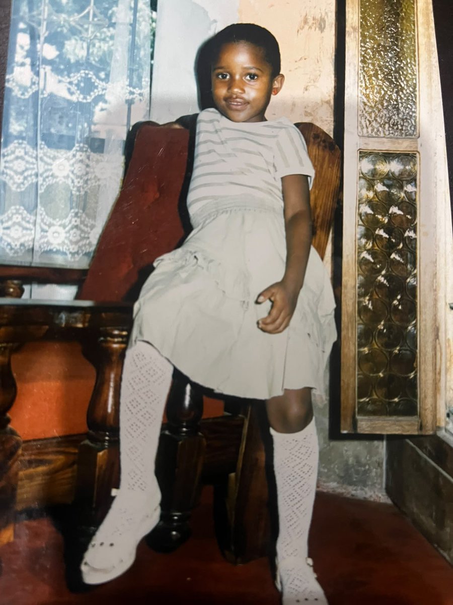 EFFGautengProv's tweet photo. Nthabiseng Tshivhenga was born in Tembisa where she and her family lived in Mashemong Section and she attended Mashemong Primary School until Grade two. Her family then moved to Daveyton Etwatwa where she finished her Primary School education at Melodi Primary School. Thereafter she completed her High School education at ST Francis College in Benoni.

#RegisterToVoteEFF