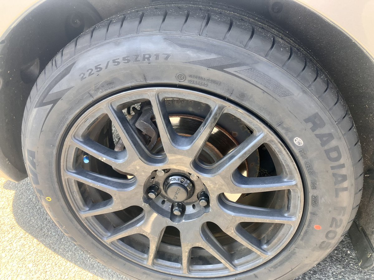bouya27's tweet photo. よく分からないメーカーだけど車検がダメだったのでタイヤ新しく購入🛞通販４本で新品26000円はちょい怖い😛 https://t.co/5DkOUNjMgi