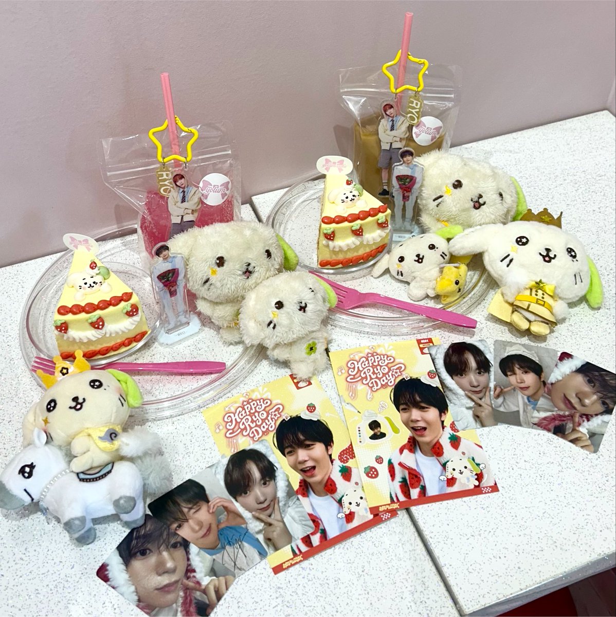 __hr6pe's tweet photo. #사랑둥이_치치야_생일축하해료
#PuppyRyoDay
#シズニの星かがやくリョウちゃん https://t.co/teS6YKRvTU