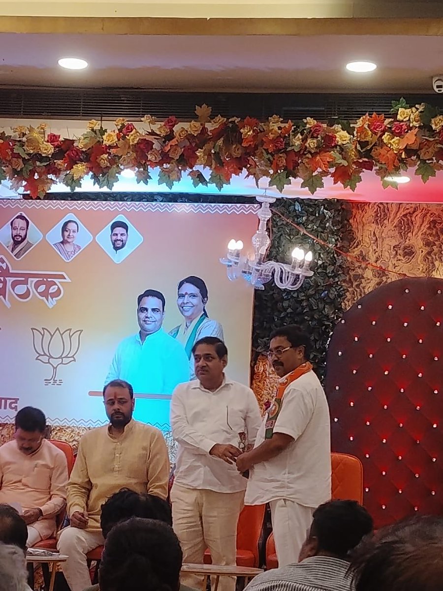 om_rexwal's tweet photo. संगठन की शक्ति, विकास की गति!

समग्र विकास, जनकल्याण और सुशासन के संकल्प को नई गति देने के उद्देश्य से अपने तिगांव विधानसभा की संगठनात्मक बैठक में शामिल हुआ । https://t.co/dtLCJrxPZ6