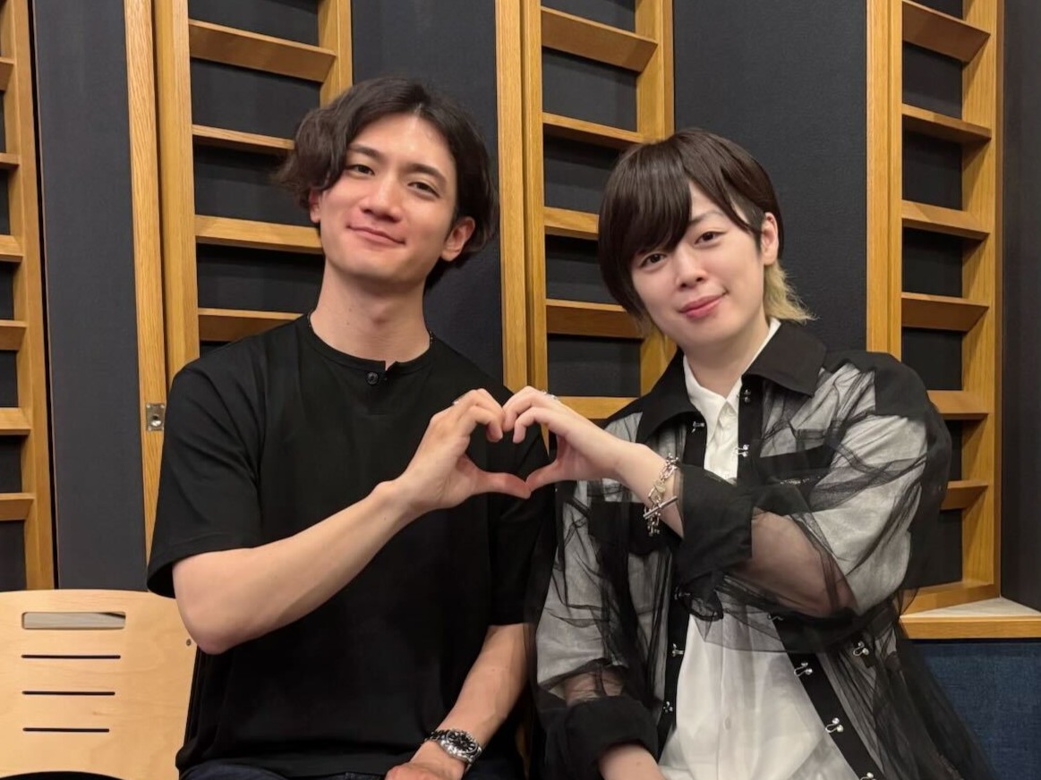 fifthavenue_net's tweet photo. ｡°🤍 ⋰     　　　　　　　　⋱💍 °｡

　　市川蒼さん＆熊谷健太郎さん
　　収録後インタビュー公開中✨

°｡💍 ⋱     　　　　　　　⋰ 🤍  ｡°

𝟡.𝟙𝟞発売『食らいついてよ、旦那さま』
（原作：ユキハル　出演：市川蒼、熊谷健太郎）

📝全文⬇
https://t.co/3AuBfmakyk https://t.co/n4uVSeCBFO