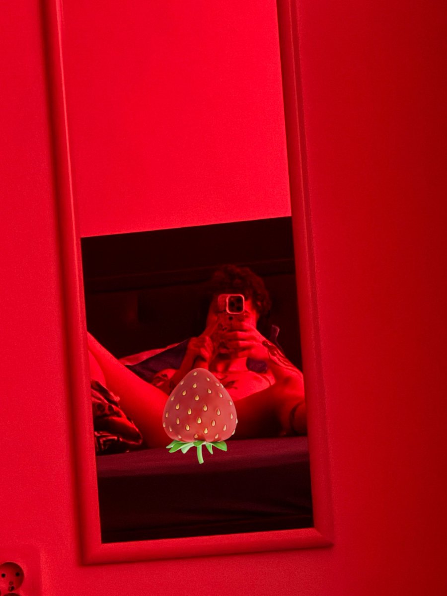 chrisssss_20's tweet photo. Good morning 🍓 https://t.co/0N2CWiSaeo