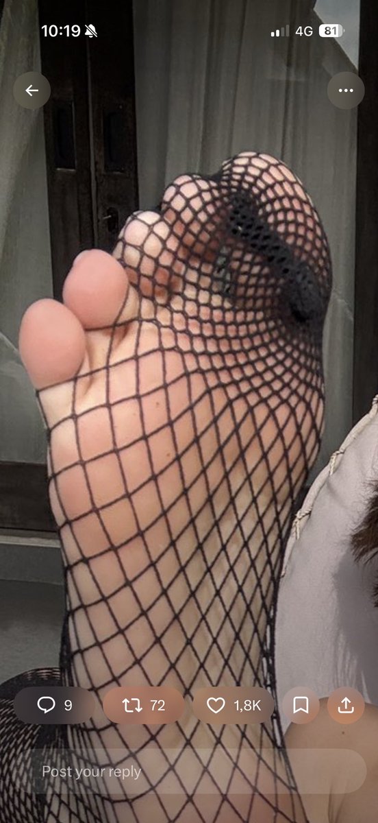 FrenchBiGooner's tweet photo. @_SolaZola_ The toes out are so cute https://t.co/0k4b61vJ7X