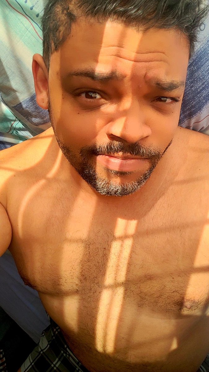 Drews_Diary_'s tweet photo. Not in the mood for work today but at least the sun is out 🌞
#Bear #GaySA #TummyTuesday https://t.co/Eg4WtDnXKp