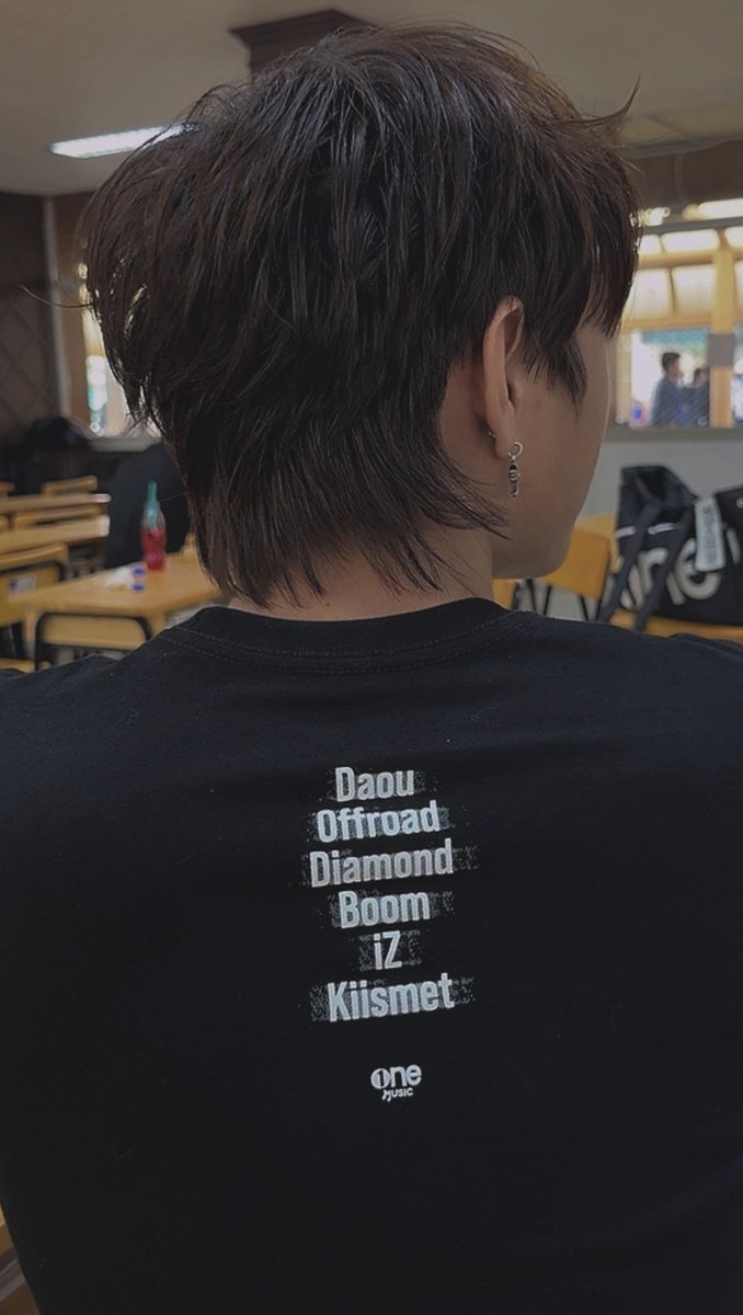 latibule1230's tweet photo. อ๋ออออ มันเป็นเสื้อทีมเพื่องานสคูลทัวร์โดยเฉพาะนี่เอง

(IGs: zaiiwarunya)
#onemusicSchoolTourxหอวัง
#diamondnrk_
#ต้าห์อู๋ #DAOU
#ออฟโรด #offroadKTP https://t.co/Ggh9B2b67o