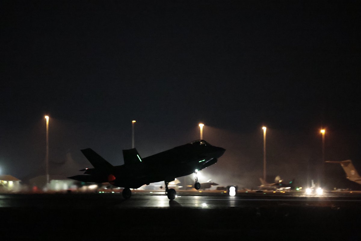 夜間飛行 ピッチ・ブラック26で、#F35 と #E2D が夜間飛行訓練を実施しています