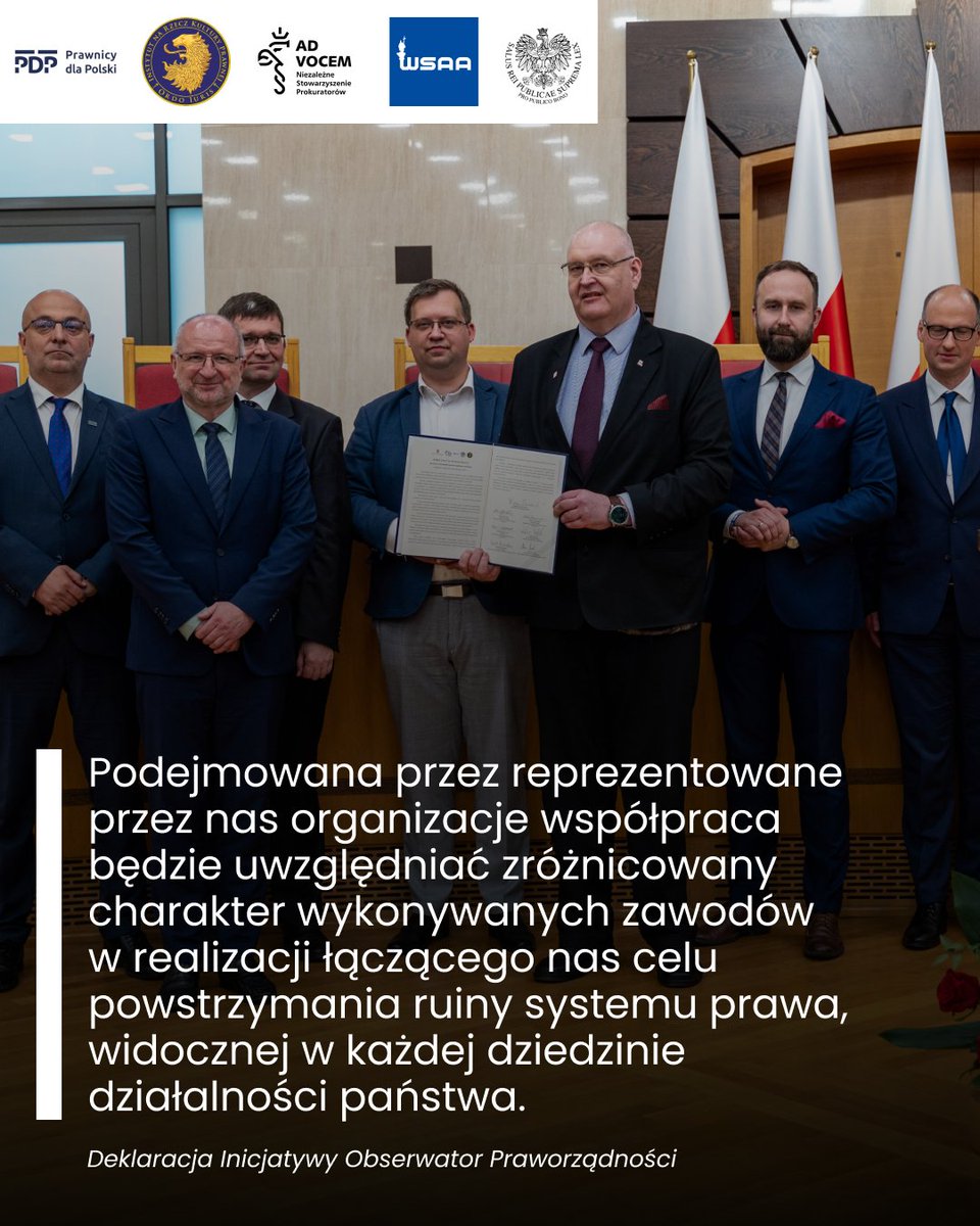 OrdoIuris's tweet photo. Ponad tysiąc lat dorobku. Tradycje Pierwszej i Drugiej Rzeczypospolitej. Cywilizacyjna spuścizna Europy i chrześcijaństwa. To wszystko zobowiązuje. 🇵🇱

Wspólna deklaracja środowisk prawniczych kończy się słowami nawiązującymi do Preambuły Konstytucji: jesteśmy zobowiązani, by przekazać przyszłym pokoleniom wszystko, co cenne z ponadtysiącletniego dorobku.

Dlatego sygnatariusze – Instytut Ordo Iuris, Stowarzyszenie @PRAWNICYdlaPOL, Ogólnopolskie Zrzeszenie @sedziowierp, Stowarzyszenie Prokuratorów Ad Vocem, @WSAA1997  i Fundacja Instytut Sprawiedliwości – zobowiązali się do współpracy na rzecz odbudowy stabilnego wymiaru sprawiedliwości i poszanowania Konstytucji RP.

Zadeklarowali też dołożyć wszelkich starań dla rozliczenia aktów bezprawia sądowego z okresu stanu wojennego. „Jesteśmy winni to Tym, którzy oddali życie w walce o niepodległą Polskę." 🕯️

Praworządność to nie spór o procedury. To sztafeta pokoleń – i nasza odpowiedzialnoś��, by jej nie przerwać.

🔗 https://t.co/SJp4MBuLZW