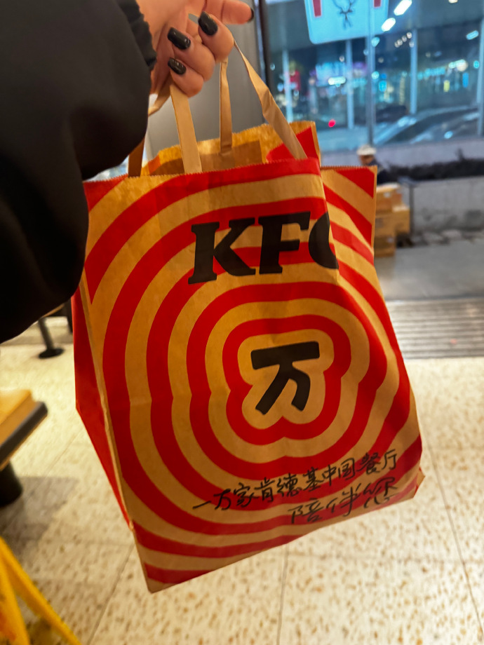 tamara87nq9's tweet photo. Just found your leftover fries in the takeout bag and stole one — ugh, still as warm and perfect as when you picked them up for me this morning. https://t.co/PfeYrVIqnz