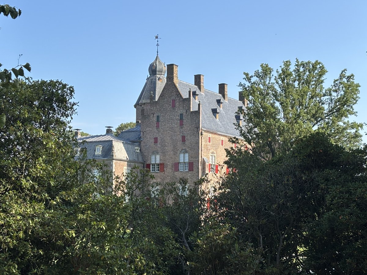 Mpvanderwal's tweet photo. Altijd leuk om mee te pakken in omgeving Dalfsen, kasteel Rechteren 🏰☀️

#Zwolle #Dalfsen #OnTheMove https://t.co/7cG3wvO709