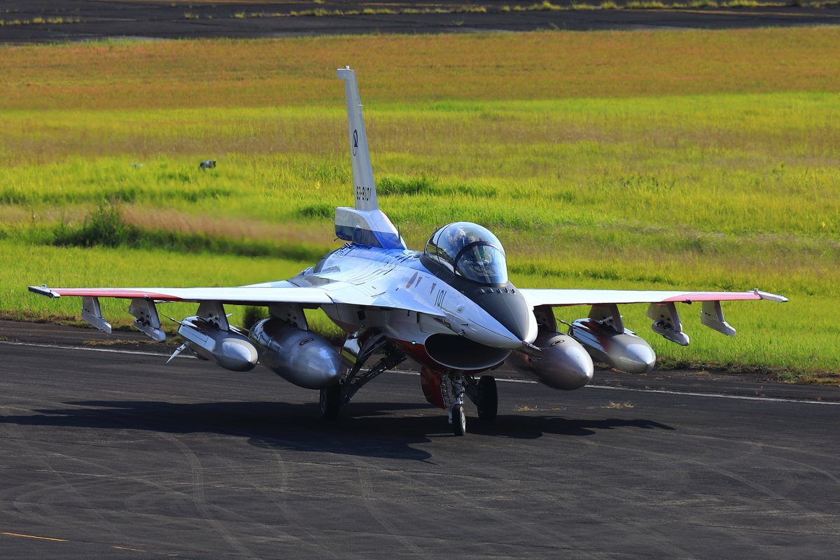 naoki_o_0557's tweet photo. 2026/8/4 岐阜基地
3rd F-2B（101）
+12式地対艦誘導弾能力向上型（空発式）
＆600galタンク
タンクもついてゴツさUP！
色々載せる余裕…は有るんでしょうか。
今後も楽しみですねぇ
#岐阜基地
※修正版につき再ポストしました https://t.co/WaXuca9sIT