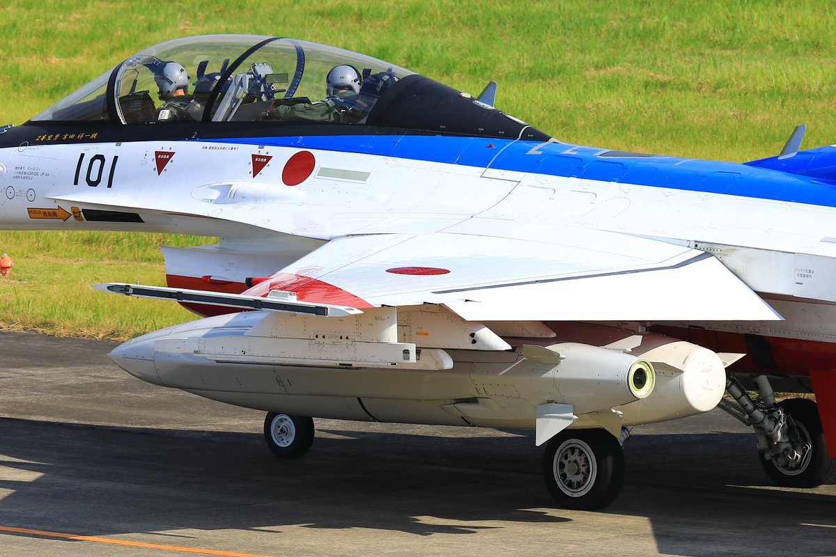 naoki_o_0557's tweet photo. 2026/8/4 岐阜基地
3rd F-2B（101）
+12式地対艦誘導弾能力向上型（空発式）
＆600galタンク
タンクもついてゴツさUP！
色々載せる余裕…は有るんでしょうか。
今後も楽しみですねぇ
#岐阜基地
※修正版につき再ポストしました https://t.co/WaXuca9sIT