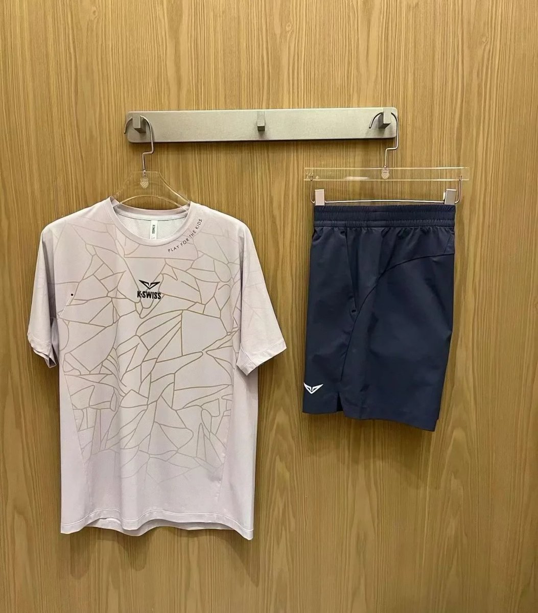 aarublevnews's tweet photo. Not black, but a very dark blue 

📷 KSwiss IG, Sparkling XHS https://t.co/RIRTmoZ8YJ