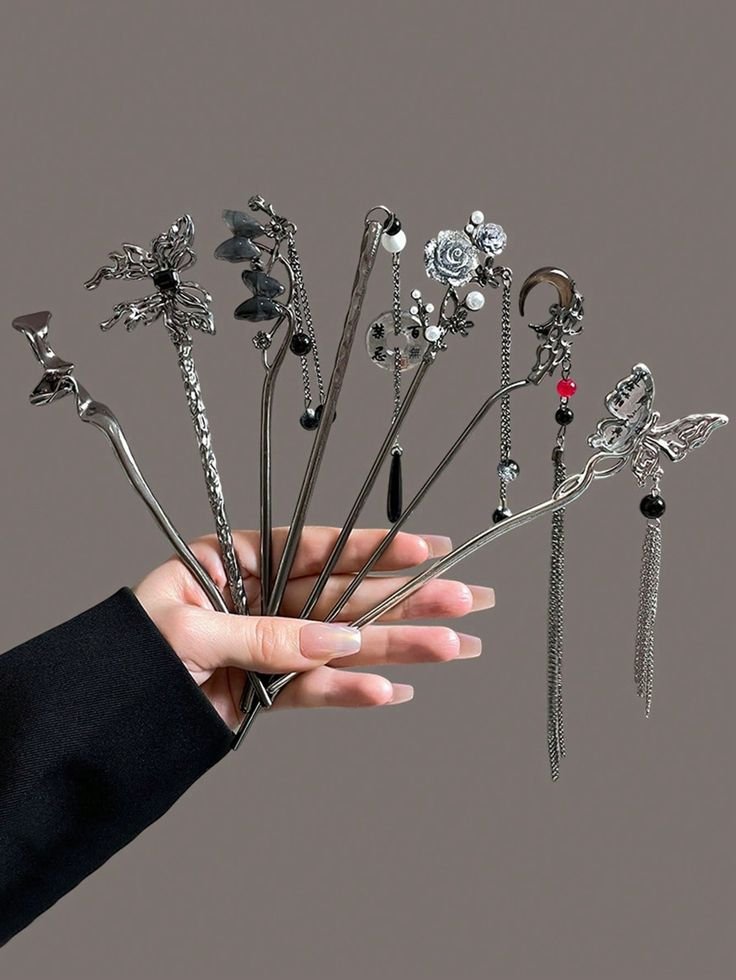 grace1bit's tweet photo. sword hair pin https://t.co/ABcWeHEBJx