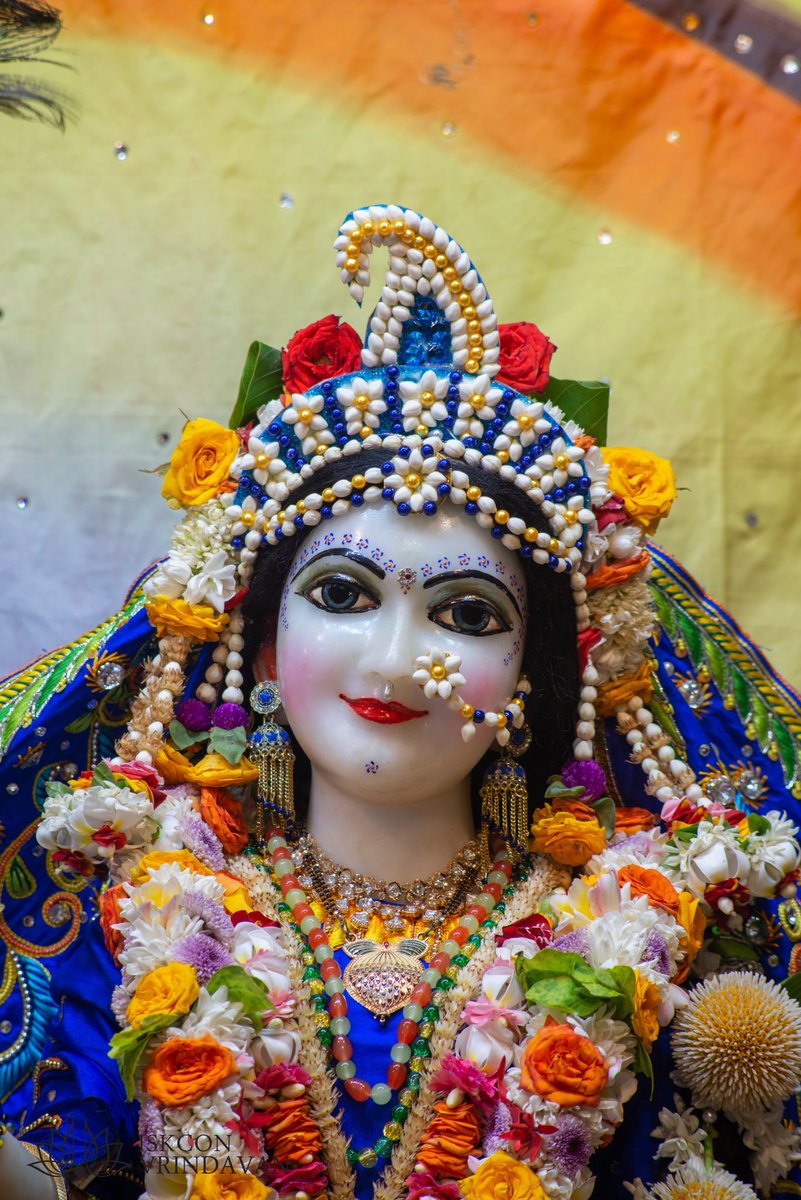 theholy_monk's tweet photo. Radhe Radhe 🙏🏻🪔🌿🍎 https://t.co/iTLys6CwxU