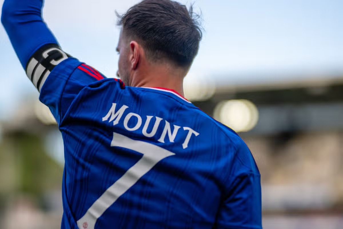 bethTmufc's tweet photo. I absolutely love Mason Mount as a player.

His work ethic is top, he's technically excellent, makes smart decisions, is fantastic on and off the pitch, and when fit, I think he's looked really good in that deeper midfield role. Intelligent footballers can adapt, and Mount is one of them.

HOWEVER, Manchester United still have to sign another midfielder.

His injury record means you simply can't rely on him to start or even play 50+ games. Use him as a luxury option across the Prem & UCL. If he stays fit, that's a huge bonus!

 If not, you've still got quality in the starting XI instead of being left short.