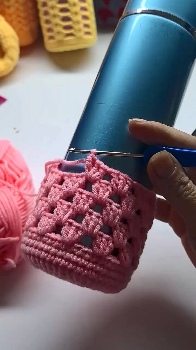sara47pd9's tweet photo. Just finished this cute hand-knit coffee cup cozy! Keeps my drink warm and adds a little handmade charm to my desk. https://t.co/Has2EisSB8