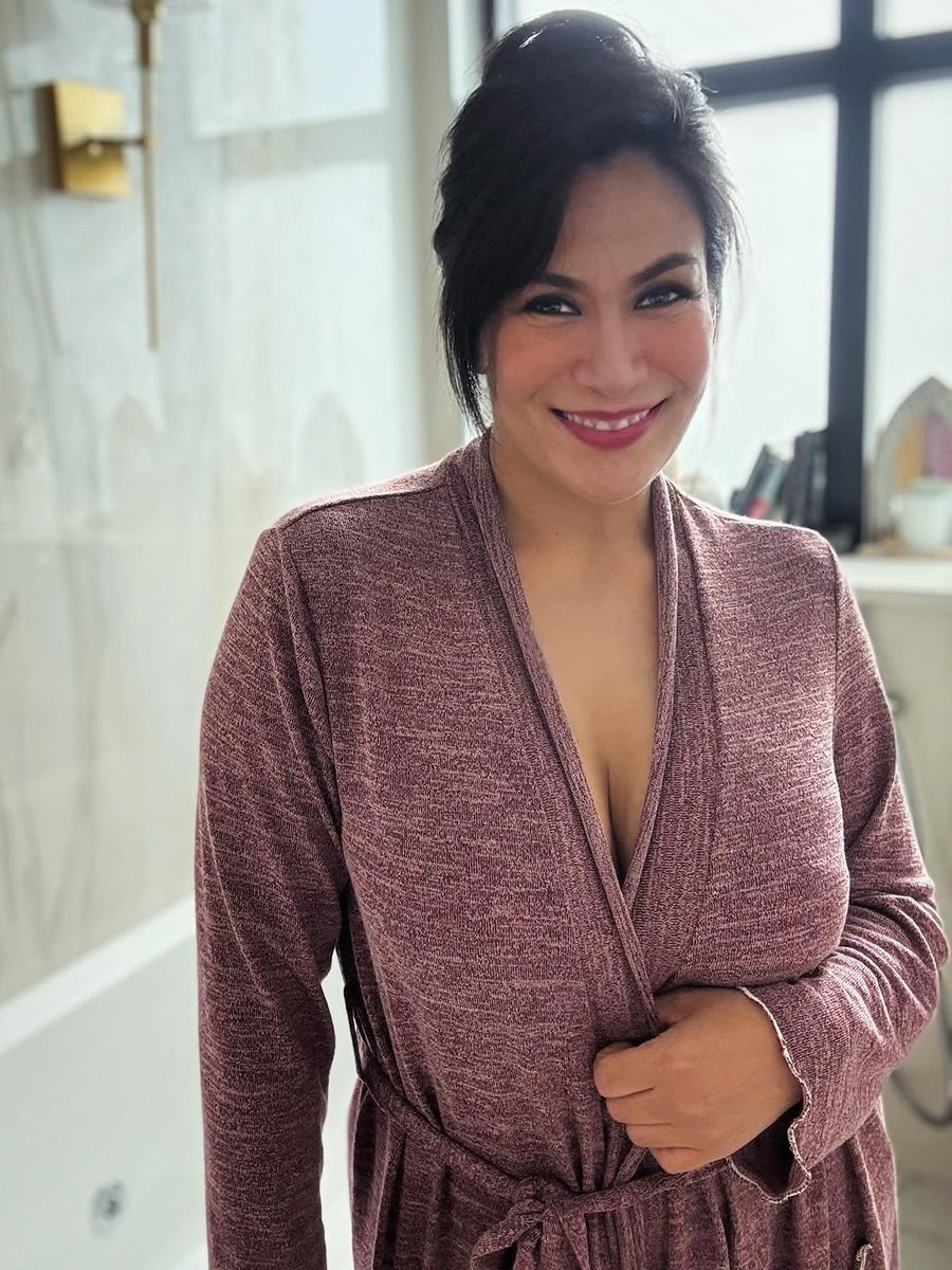 Red_CarpetDiva's tweet photo. 𝙄 𝙃𝙤𝙥𝙚 𝙔𝙤𝙪 𝙏𝙖𝙠𝙚 𝘼 𝙇𝙞𝙩𝙩𝙡𝙚 𝙏𝙞𝙢𝙚 𝙁𝙤𝙧 𝙔𝙤𝙪𝙧𝙨𝙚𝙡𝙛 𝙏𝙤𝙙𝙖𝙮, 𝙒𝙝𝙚𝙩𝙝𝙚𝙧 𝙔𝙤𝙪 𝙍𝙚𝙡𝙖𝙭, 𝙐𝙣𝙬𝙞𝙣𝙙 𝙊𝙧 𝙅𝙪𝙨𝙩 𝙎𝙞𝙢𝙥𝙡𝙮 𝘿𝙤 𝙎𝙤𝙢𝙚𝙩𝙝𝙞𝙣𝙜 𝙔𝙤𝙪 𝙀𝙣𝙟𝙤𝙮. 🌹 https://t.co/3uFhAMUHHo
