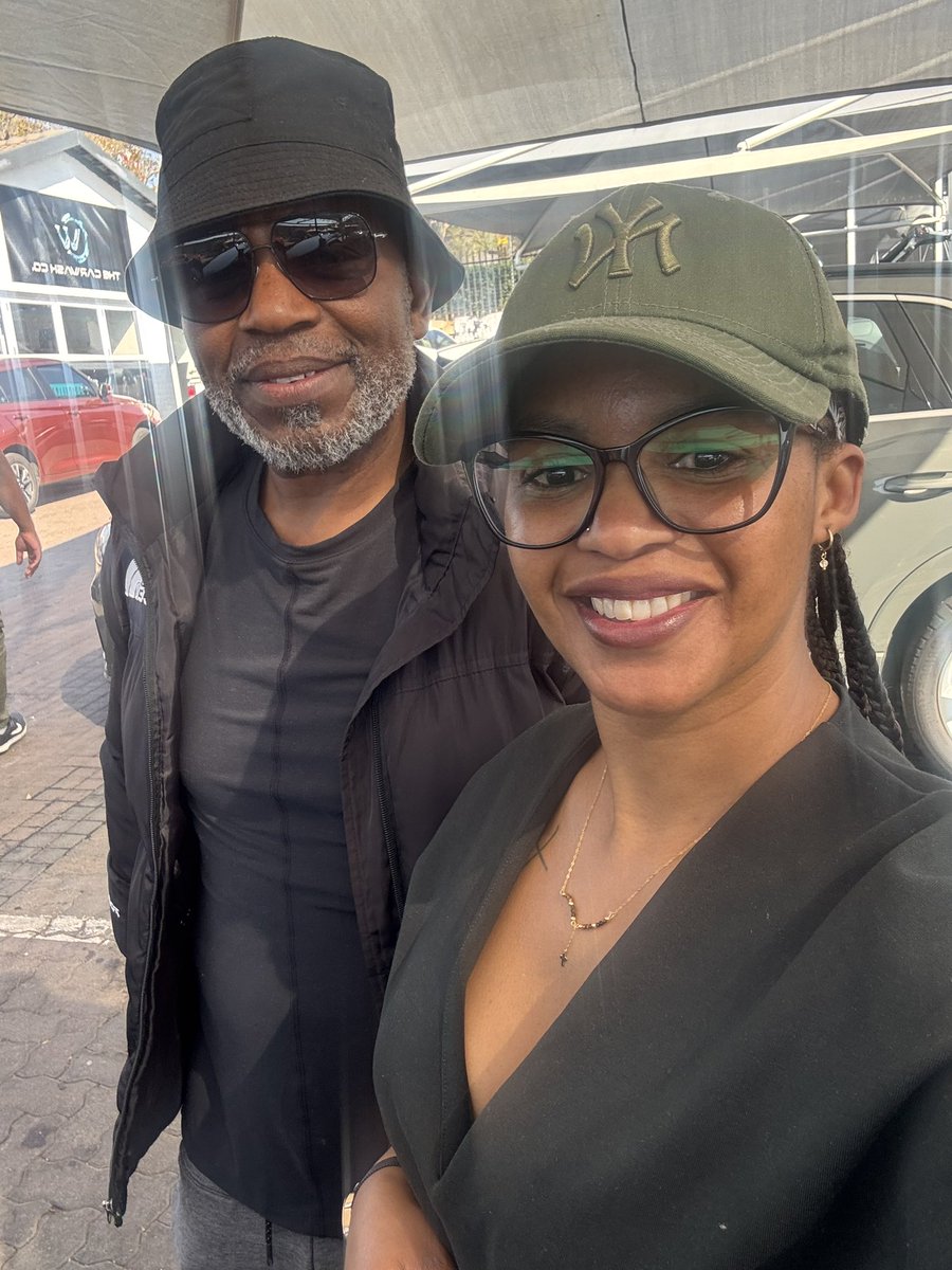 ThaloSnow's tweet photo. I had to ask for a selfie bethuna 
Yini I grootie 😎 https://t.co/nowH9QLKO5