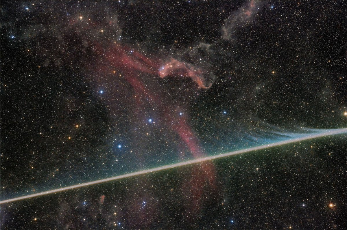 RmanSegan's tweet photo. @NASA Photo of the day
Vaporizing Meteor Photobombs the Lacerta Nebula https://t.co/lxIHMcKRnh