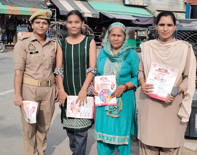 sambhalpolice's tweet photo. #SPSambhal @Krishan_IPS के निर्देशन में मिशन शक्ति टीम थाना बहजोई द्वारा थाना क्षेत्रान्तर्गत बालिकाओं/महिलाओं को #MissionShakti5 अभियान के अंतर्गत नारी सुरक्षा सशक्तिकरण व #CyberAwareness हेतु जागरूक किया। #नारी_सुरक्षा_सम्मान_स्वावलम्बन 
#UPPolice https://t.co/tq4NWnwVZo