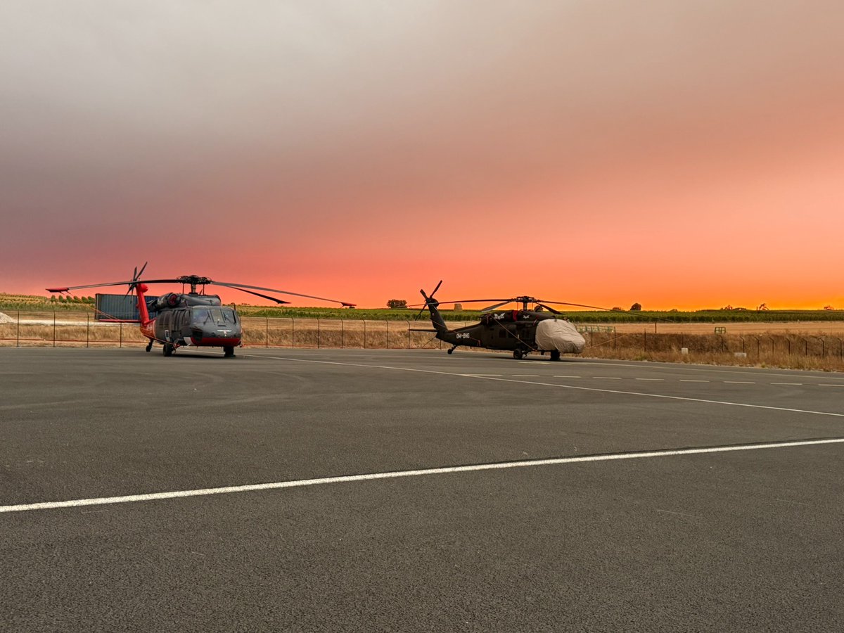 hasici_cr's tweet photo. 🚁 10 dní. Gironde i Var. Český a slovenský modul leteckého hašení stáli celou dobu bok po boku proti ničivým požárům ve Francii a spolu právě teď míří i domů.  Vrtulník vyslaný ČR zvládl na misi 263 shozů vody. 

Evropská pomoc v praxi
🇨🇿🤝🇸🇰🤝🇫🇷🤝🇪🇺
#EUCivilProtection #rescEU https://t.co/DZrmw9Iz9E