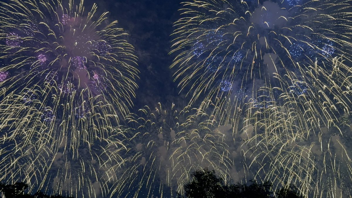 10_08Mas's tweet photo. 日本一の長岡花火は圧巻🔥
フェニックスは花火に包み込まれるようで自然と涙が溢れてくる
来年も抽選当たりますように✨ https://t.co/3Pjfdn175d
