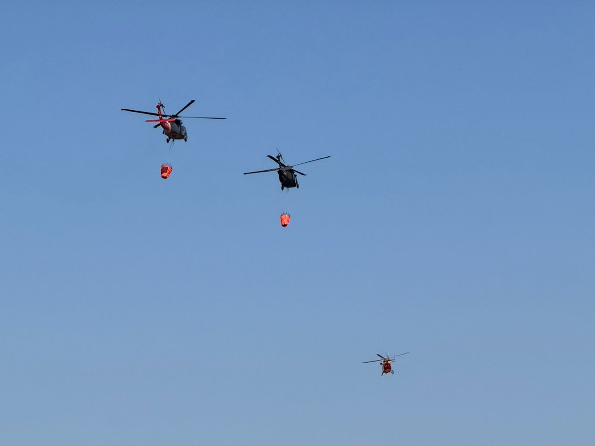 hasici_cr's tweet photo. 🚁 10 dní. Gironde i Var. Český a slovenský modul leteckého hašení stáli celou dobu bok po boku proti ničivým požárům ve Francii a spolu právě teď míří i domů.  Vrtulník vyslaný ČR zvládl na misi 263 shozů vody. 

Evropská pomoc v praxi
🇨🇿🤝🇸🇰🤝🇫🇷🤝🇪🇺
#EUCivilProtection #rescEU https://t.co/DZrmw9Iz9E