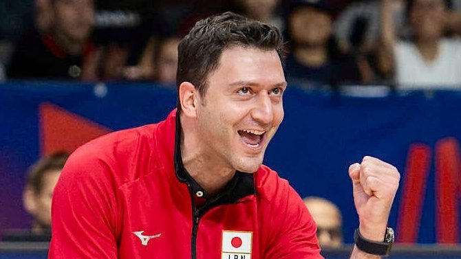 Temmzvolley's tweet photo. 👀🇮🇹❔️🇹🇷

Plan net görünüyor: 

🇮🇹→🇹🇷Stefano Lavarini'nin Fenerbahçe'nin yeni başantrenörü olarak görevi devralması bekleniyor

🇹🇷→🇮🇹 Ferhat Akbaş'ın da Milano'da onun yerini almaya hazırlandığı belirtiliyor

( via @ale_garotta ) https://t.co/gNp3Q4KFu0
