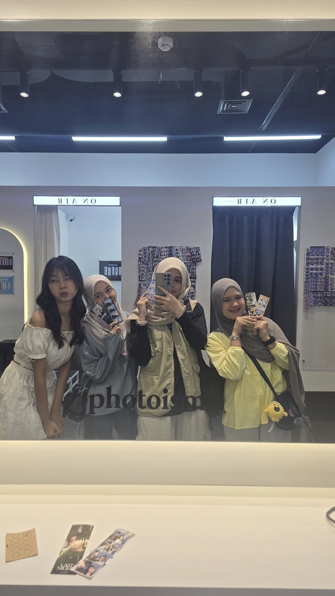 hwaniee18's tweet photo. rating #teudate hari ini 10/10 🩵
thank you kakak-kakak cantikkk, see you tanggal 9 (kalo dapet keajaiban bisa change shift😔) @lyly_raa61 @__hayy_ https://t.co/GkD2g0QiqV