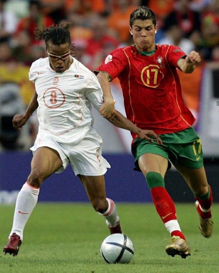 GunnerPuls's tweet photo. Who is the player beside Ronaldo?

Level: HARD https://t.co/VC2dzMuB1y