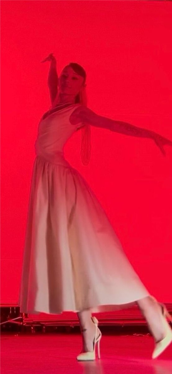 moonlightborae's tweet photo. ballerine capucinaaa https://t.co/lWdDAsLOF3