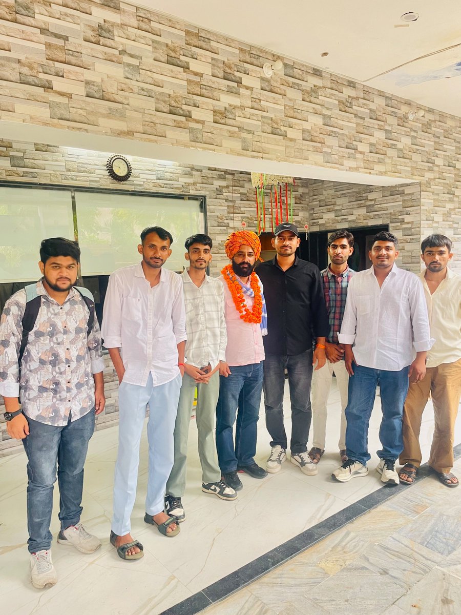 pkkasana777's tweet photo. राजस्थान के पैरामेडिकल विद्यार्थियों की वर्षों पुरानी मांग अब निर्णायक मोड़ पर है।
सेवा नियम जल्द जारी हों, यही हमारी मांग है।
माननीय @bharatbeniwal_ जी से सकारात्मक चर्चा हुई ,उन्होंने पूरा सहयोग देने का भरोसा दिया।
उम्मीद है कि जल्द न्याय मिलेगा।
#पैरामेडिकल_सेवा_नियम_जारी_करो https://t.co/3dGuPwKkWI