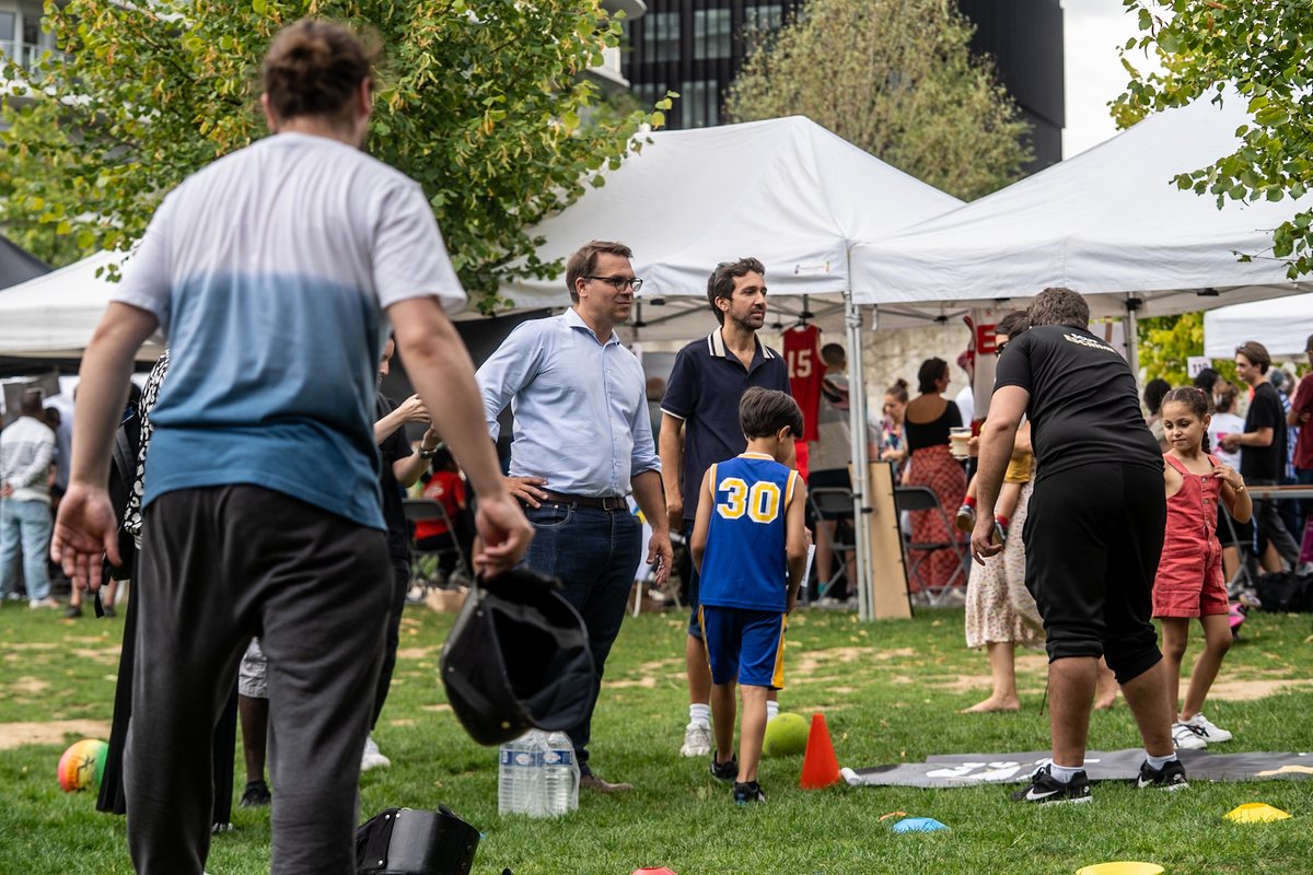 Mairie17's tweet photo. Vous cherchez une activité pour la #rentrée2026 ? Une #association sportive, culturelle ou autre ? 🤔

➡️ Alors rendez-vous dimanche 6 septembre de 14h à 18h au #ParcMLK pour notre forum des associations !

Ne manquez pas ce temps fort 😉

#Paris17 https://t.co/pcrjNT9S3O