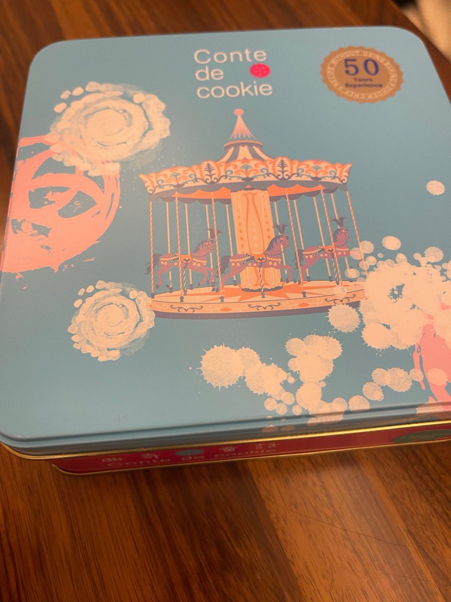 maureen73ap1's tweet photo. Just shared a bunch of my salted caramel cookies with my desk pals  Nothing beats the joy of passing around snacks that hit just right!， https://t.co/nuSQgkWswK