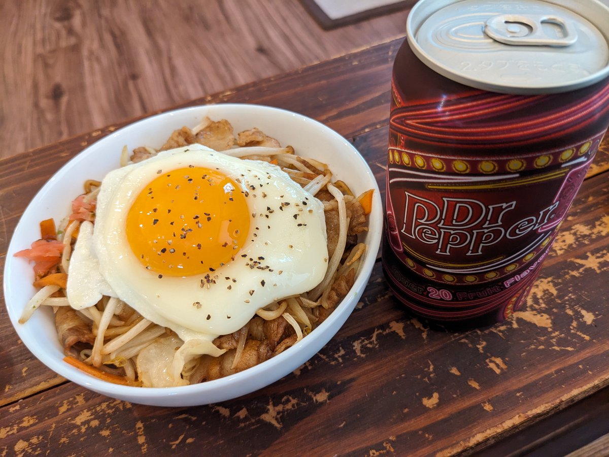 Wise443king's tweet photo. マルちゃん焼きそば麺硬め

やっぱりドクペだよね https://t.co/zSxpj24MYe
