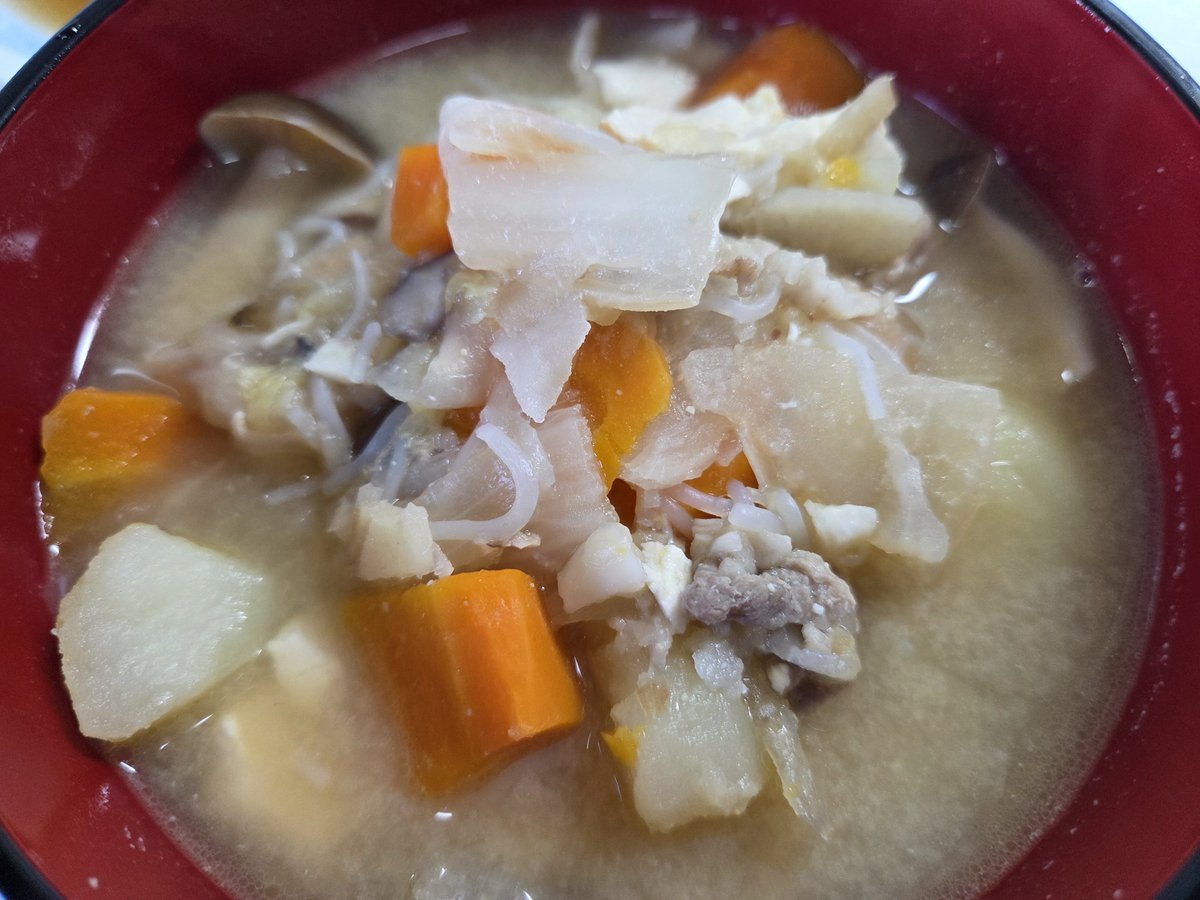 Type_Kaga_CV's tweet photo. お疲れ様です。こんばんは
本日の晩御飯「豚汁」と「あんかけカニ玉」になります。

よろしくお願い致します。

明日は「クロワッサン」になります。

よろしくお願い致します。

#たわけ配信
#料理配信
#飯テロ
#男飯
#豚汁
#あんかけカニ玉 https://t.co/NRZsJ0ruOX