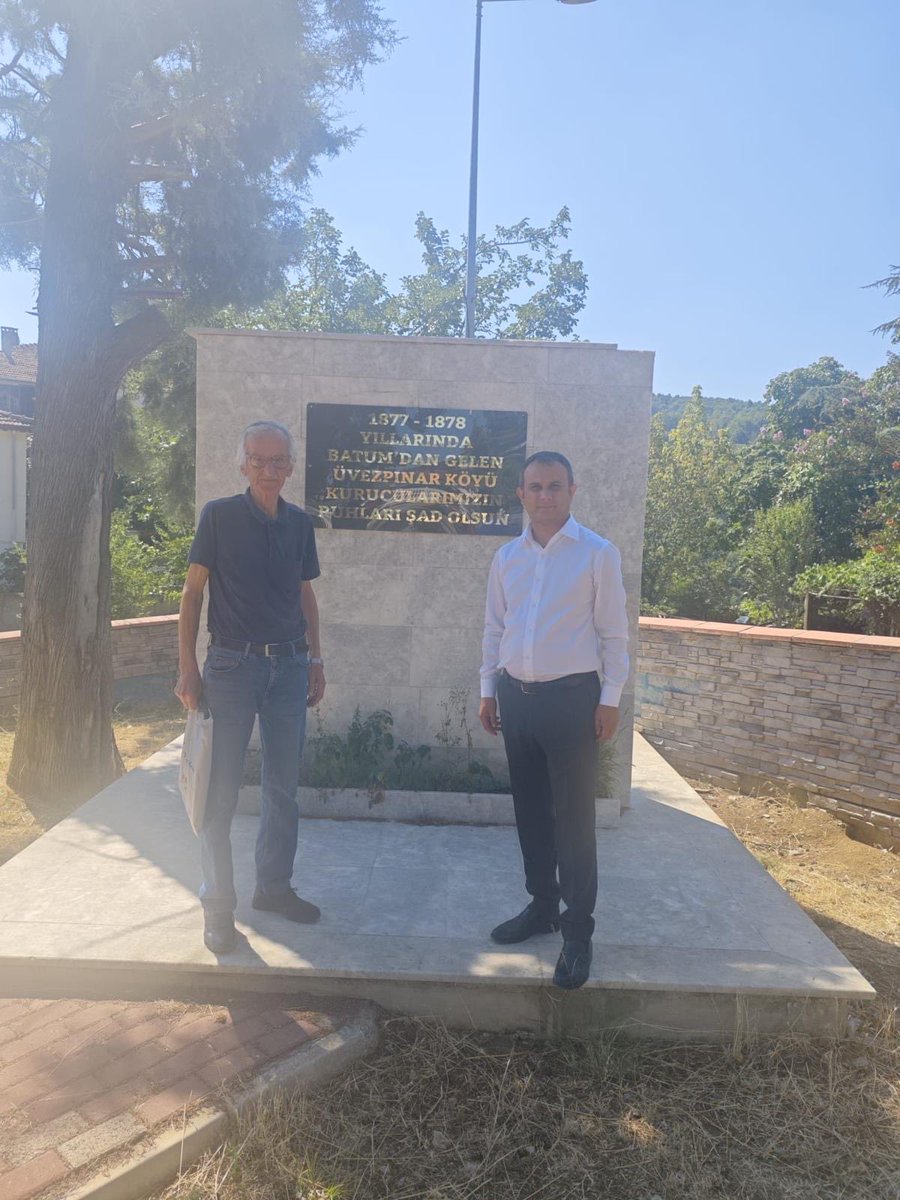 termalkaymakaml's tweet photo. Kaymakamımız Sayın Abdulkadir Şahin, ilçe sakinimiz Aydın AKAN’ı ziyaret etti.

Ziyarette, Aydın AKAN Hocamızın kaleme aldığı “Termal Efsaneleri” adlı eser üzerine sohbet edilerek ilçemizin kültürel mirası üzerine değerlendirmelerde bulunuldu.

@ahusta07 
@yalovavaliligi https://t.co/z0YdXCKNAZ