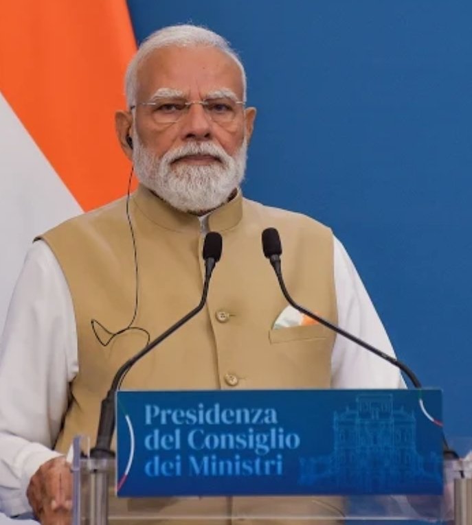chander42543's tweet photo. एक समय मोदी जी का भक्त हुआ करता था
लेकिन अब घृणा करता हूं
क्योंकि नूपुर शर्मा के वक्त लगा अभी शायद सही समय नहीं वक्त आने पर इलाज होगा
लाल।किले पर झंडे के अपमान पर लगा वक्त आने पर इलाज होगा
बंगाल में हिंदू नरसंहार हो रहा था लगा वक्त आने पर इलाज होगा
पर 
बस मस्तराम मस्ती में
आग लगे https://t.co/Lvi5qjuf10