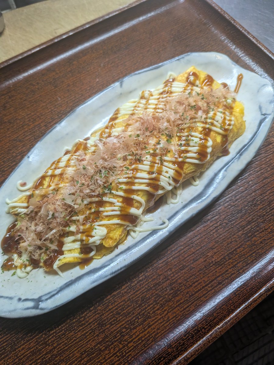 toriyoshix's tweet photo. おはようございます

とんぺい焼き出来たー！マヨネーズとソースのこのビジュアル、反則でしょ…🤤
鰹節が踊ってる！熱々のうちにどうぞ！
​#粉もん #鉄板焼き #美味しそうだったらRT https://t.co/OtyRFiadZT