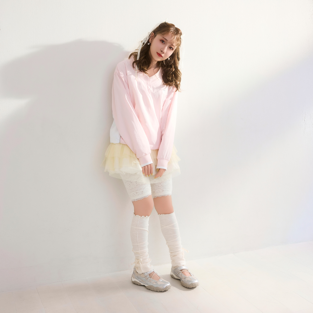 FilaJapan's tweet photo. FILA 2026FWシーズンのスタイリングパートナーに、
＝LOVE（イコールラブ）の瀧脇笙古さんが就任決定✨

ヘルシーでキュートな魅力あふれる瀧脇さんとともに、FILAならではのスポーツヘリテージとファッショントレンドを融合したスタイリングをお届けします。

#FILA #イコラブ #瀧脇笙古 https://t.co/cjcOe8RWvI
